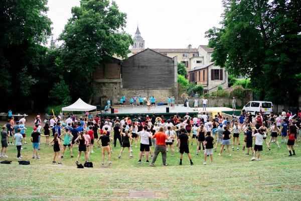 2025-defi-college-flashmob-1